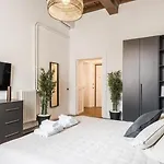 6Bdr Stylish Apartment In The Lovely Rome- If You Want To Book, Please Contact On Wh-Ats-App - 0034-635-518-216 !!!!