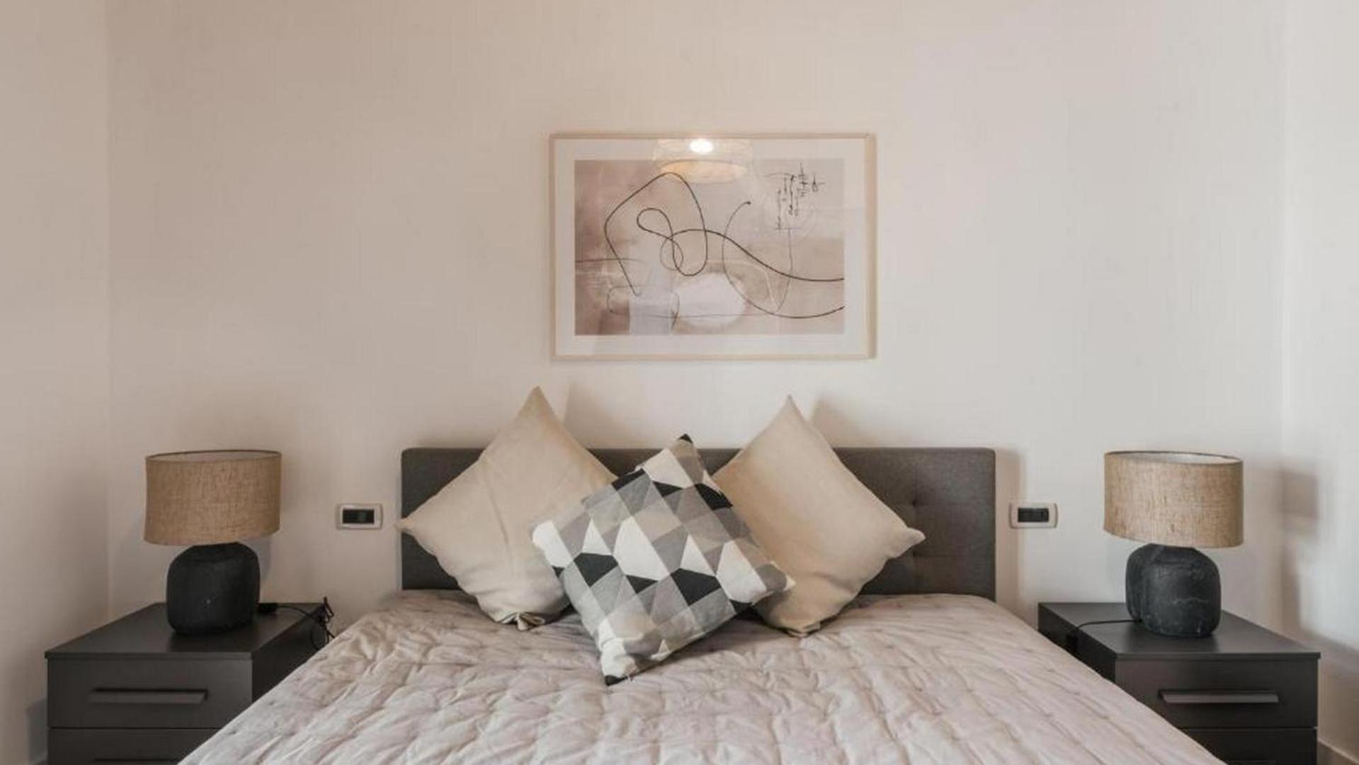 6bdr Stylish In The Lovely Rome- If You Want To Book, Please Contact On Wh-ats-app - 0034-635-518-216 !!!!