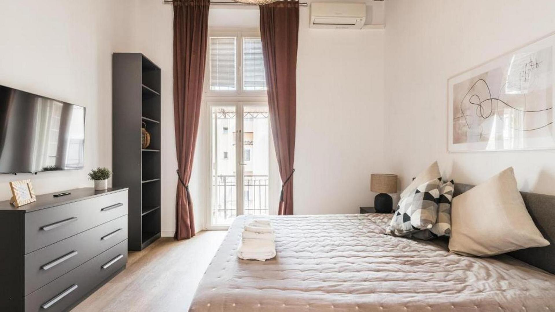 6bdr Stylish In The Lovely Rome- If You Want To Book, Please Contact On Wh-ats-app - 0034-635-518-216 !!!!