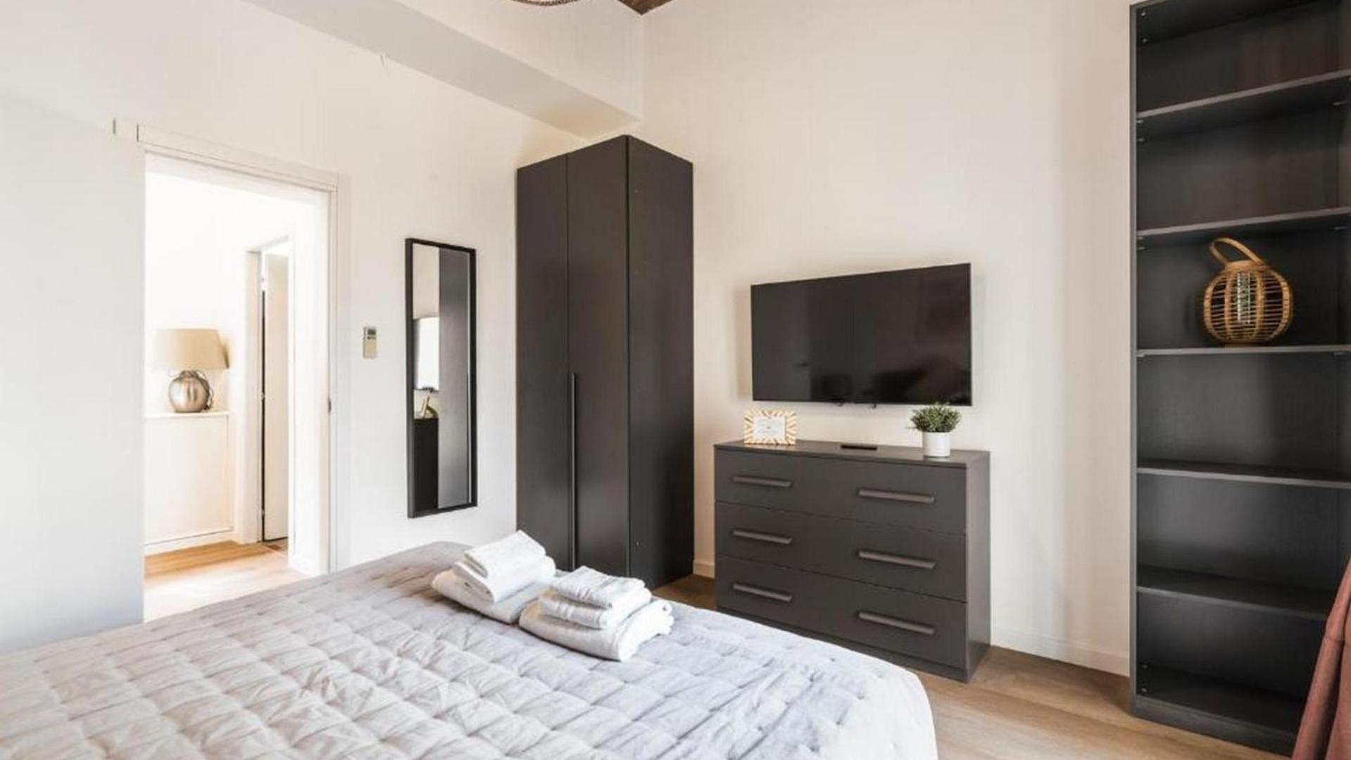 Apartment 6bdr Stylish In The Lovely Rome- If You Want To Book, Please Contact On Wh-ats-app - 0034-635-518-216 !!!! Rom