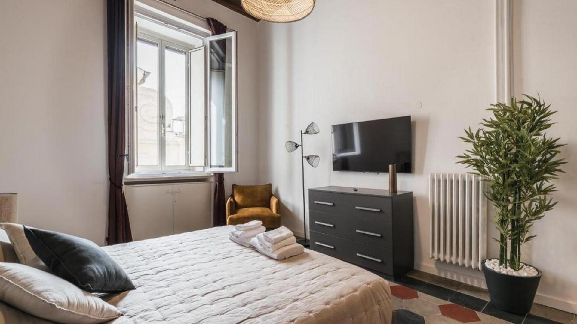 6bdr Stylish In The Lovely Rome- If You Want To Book, Please Contact On Wh-ats-app - 0034-635-518-216 !!!! *